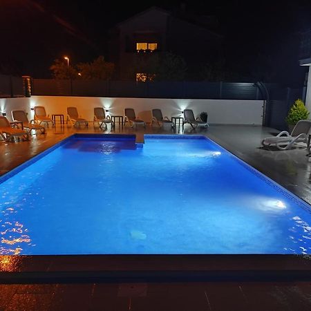 Viktor Rooms And Apartments Ρόβινι Εξωτερικό φωτογραφία