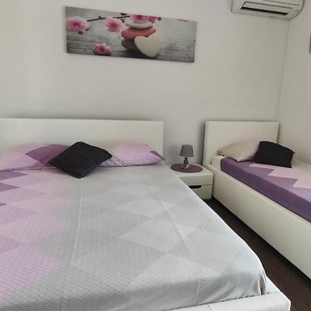Viktor Rooms And Apartments Ρόβινι Εξωτερικό φωτογραφία
