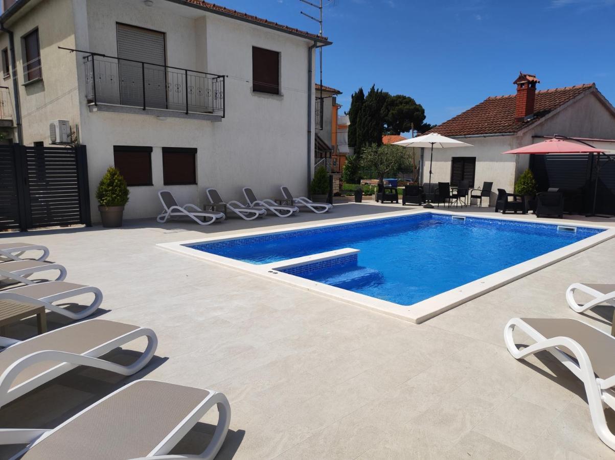 Viktor Rooms And Apartments Ρόβινι Εξωτερικό φωτογραφία