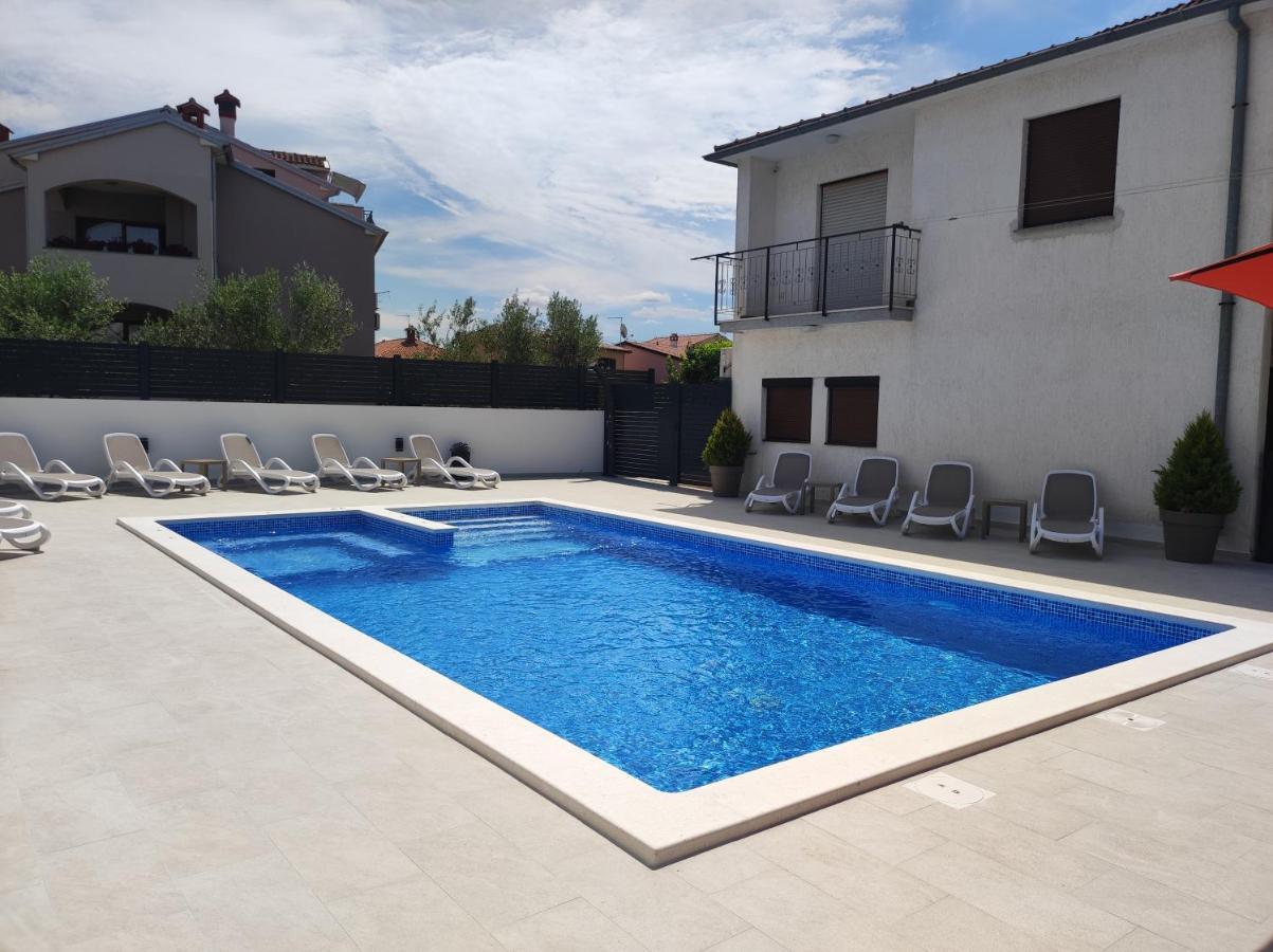 Viktor Rooms And Apartments Ρόβινι Εξωτερικό φωτογραφία
