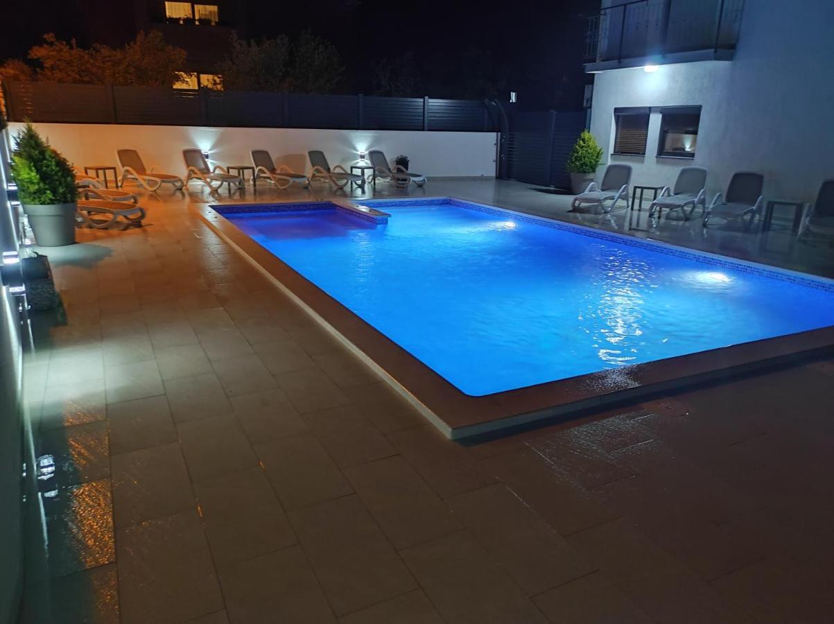 Viktor Rooms And Apartments Ρόβινι Εξωτερικό φωτογραφία