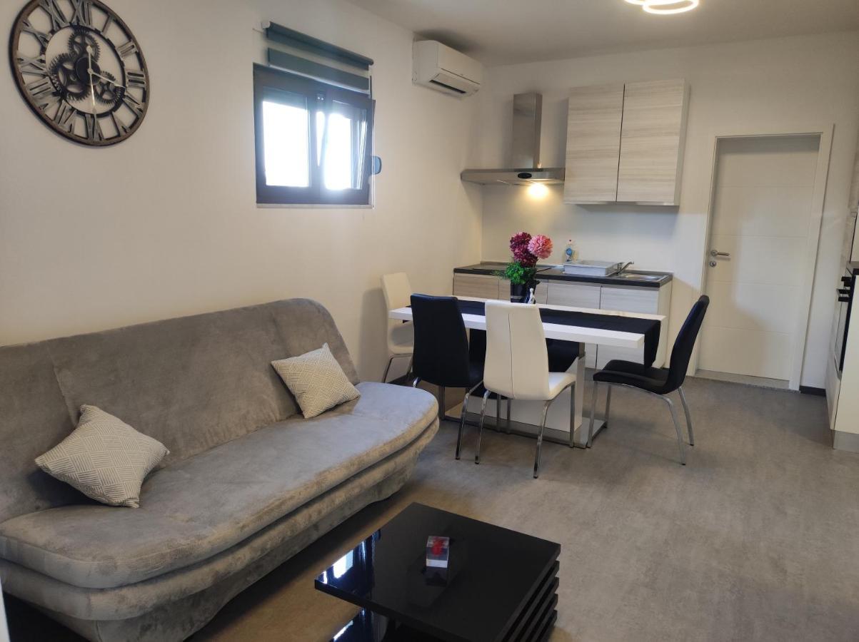 Viktor Rooms And Apartments Ρόβινι Εξωτερικό φωτογραφία