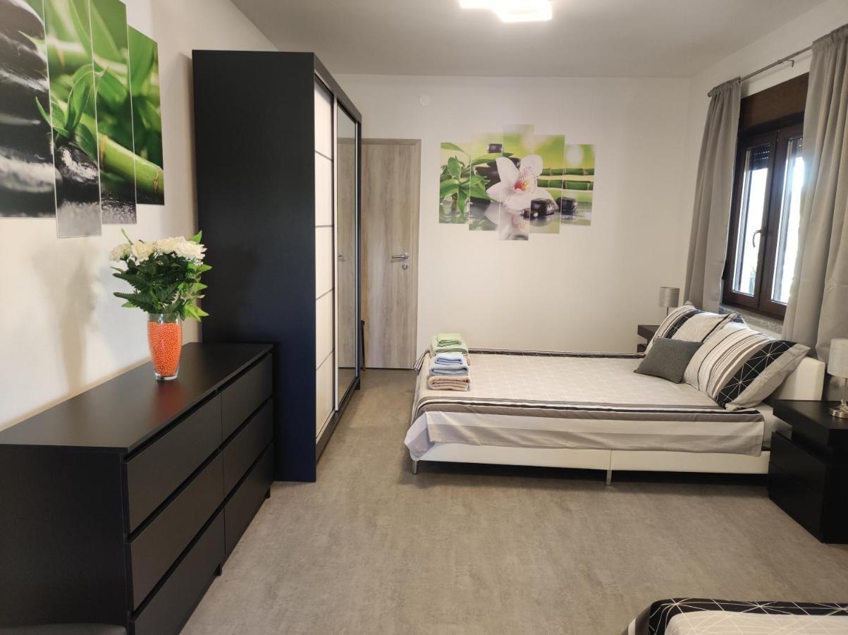 Viktor Rooms And Apartments Ρόβινι Εξωτερικό φωτογραφία