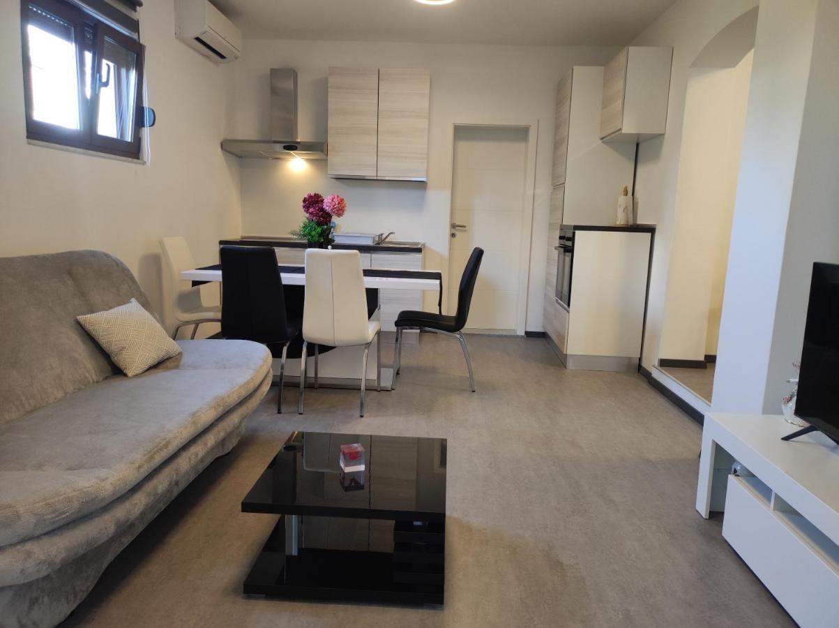 Viktor Rooms And Apartments Ρόβινι Εξωτερικό φωτογραφία