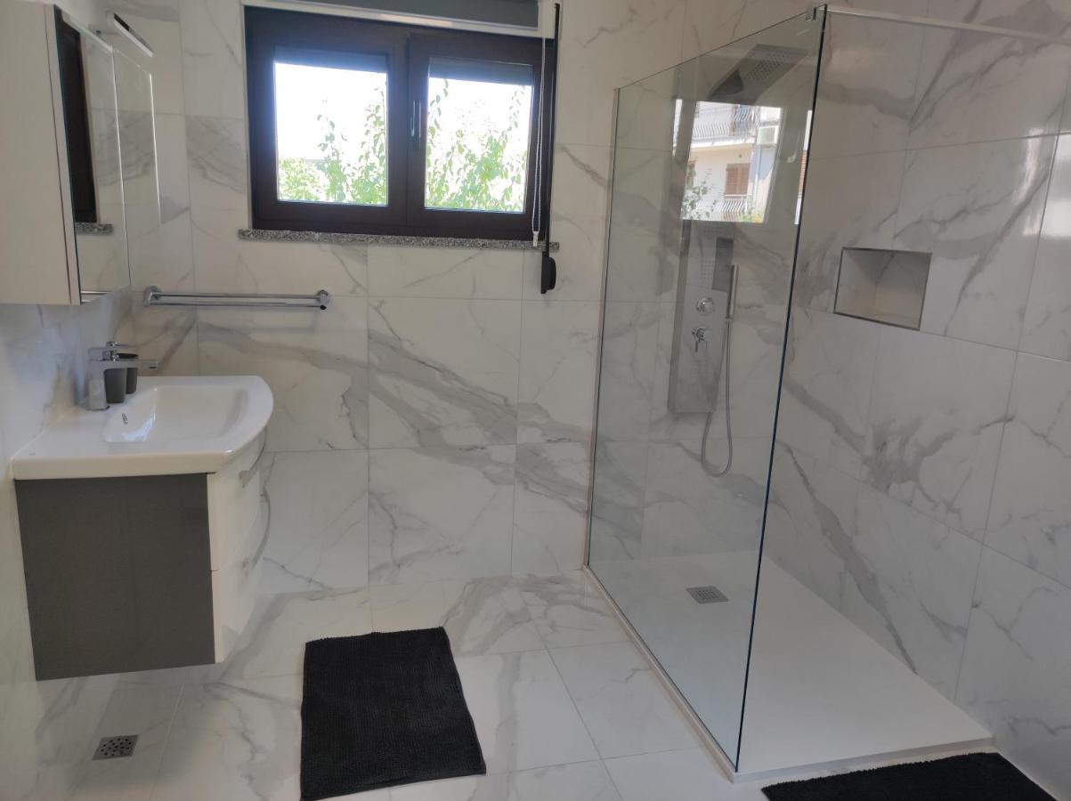 Viktor Rooms And Apartments Ρόβινι Εξωτερικό φωτογραφία