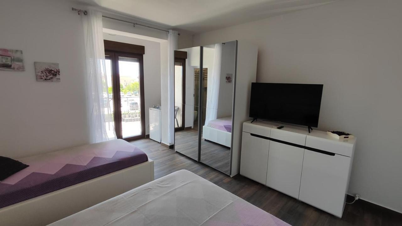 Viktor Rooms And Apartments Ρόβινι Εξωτερικό φωτογραφία