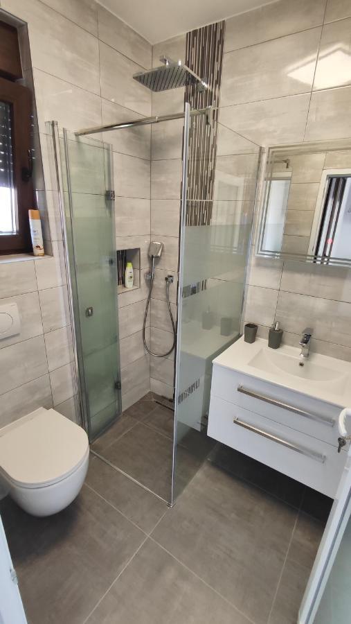 Viktor Rooms And Apartments Ρόβινι Εξωτερικό φωτογραφία