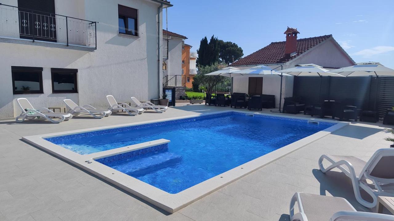 Viktor Rooms And Apartments Ρόβινι Εξωτερικό φωτογραφία